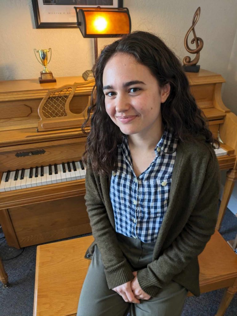 Tessa Ireson, Piano and Clarinet Instructor